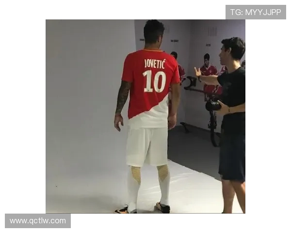 纳赛尔盛赞萨弗诺夫扑四点球 巴黎引援与欧冠前景热议成焦点